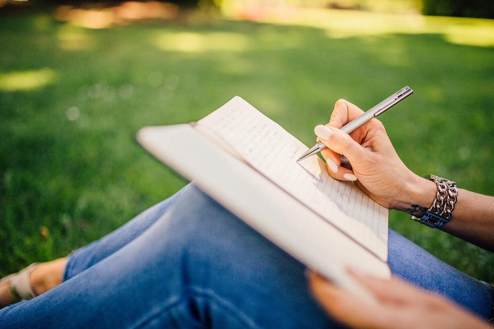 The Benefits of Journaling (And Why You Should Write a Letter to Your Younger Self!)